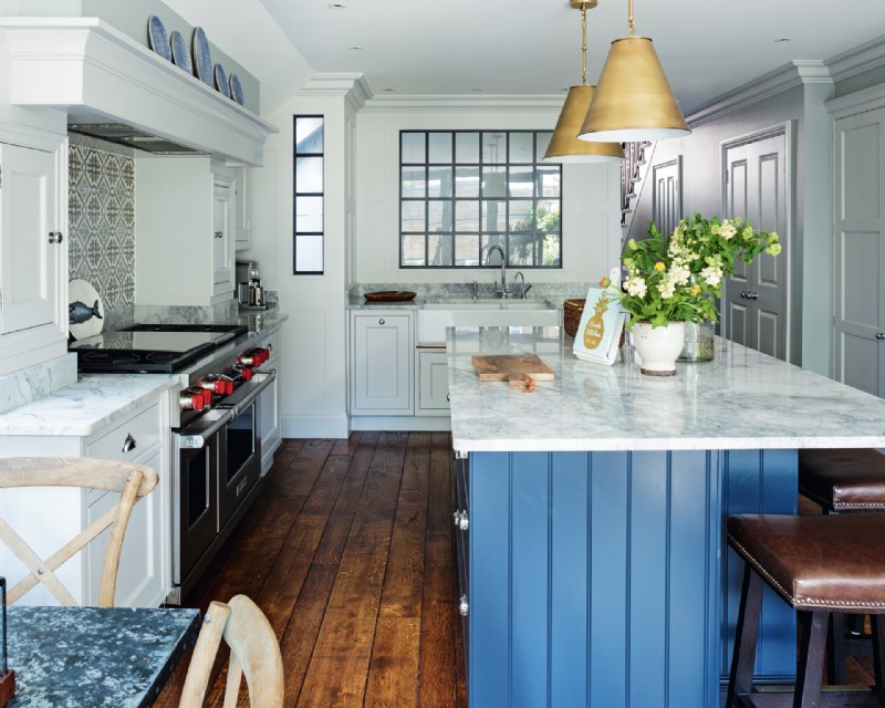 Schmale Küchenideen – 10 Gestaltungsregeln, um einen langen Küchenraum breiter erscheinen zu lassen 