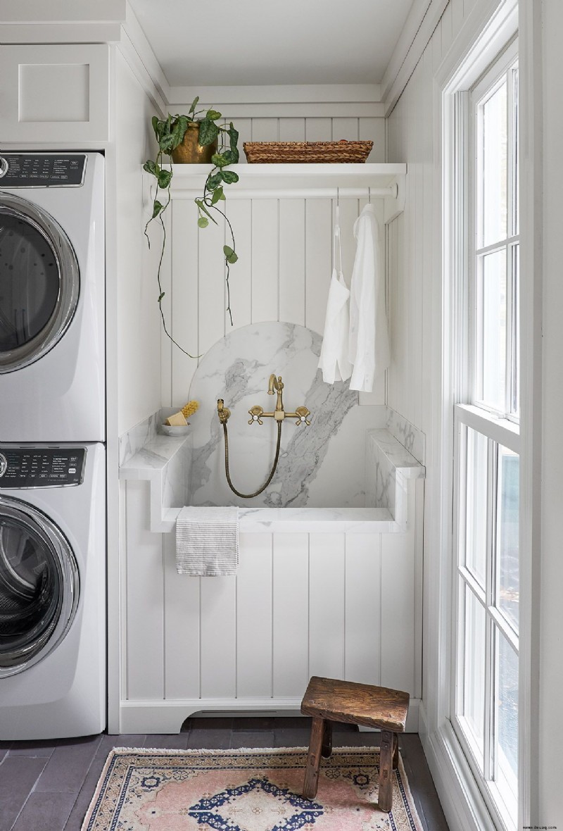 Verwendung von weißem Essig in der Wäsche – um Kleidung schnell zu desodorieren und aufzuhellen 