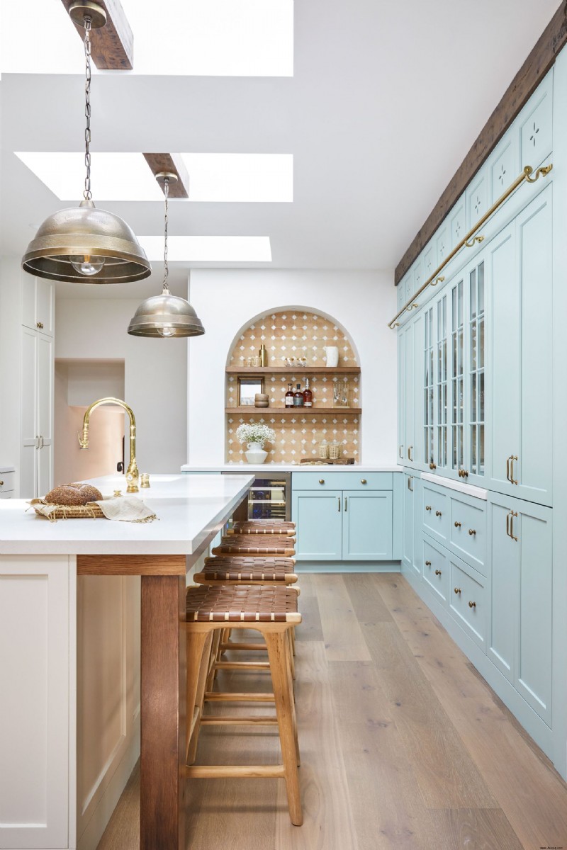 9 Möglichkeiten, wie dieser helle Küchenumbau Originalelementen eine neue Chance gibt, zu glänzen 