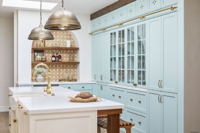 9 Möglichkeiten, wie dieser helle Küchenumbau Originalelementen eine neue Chance gibt, zu glänzen 