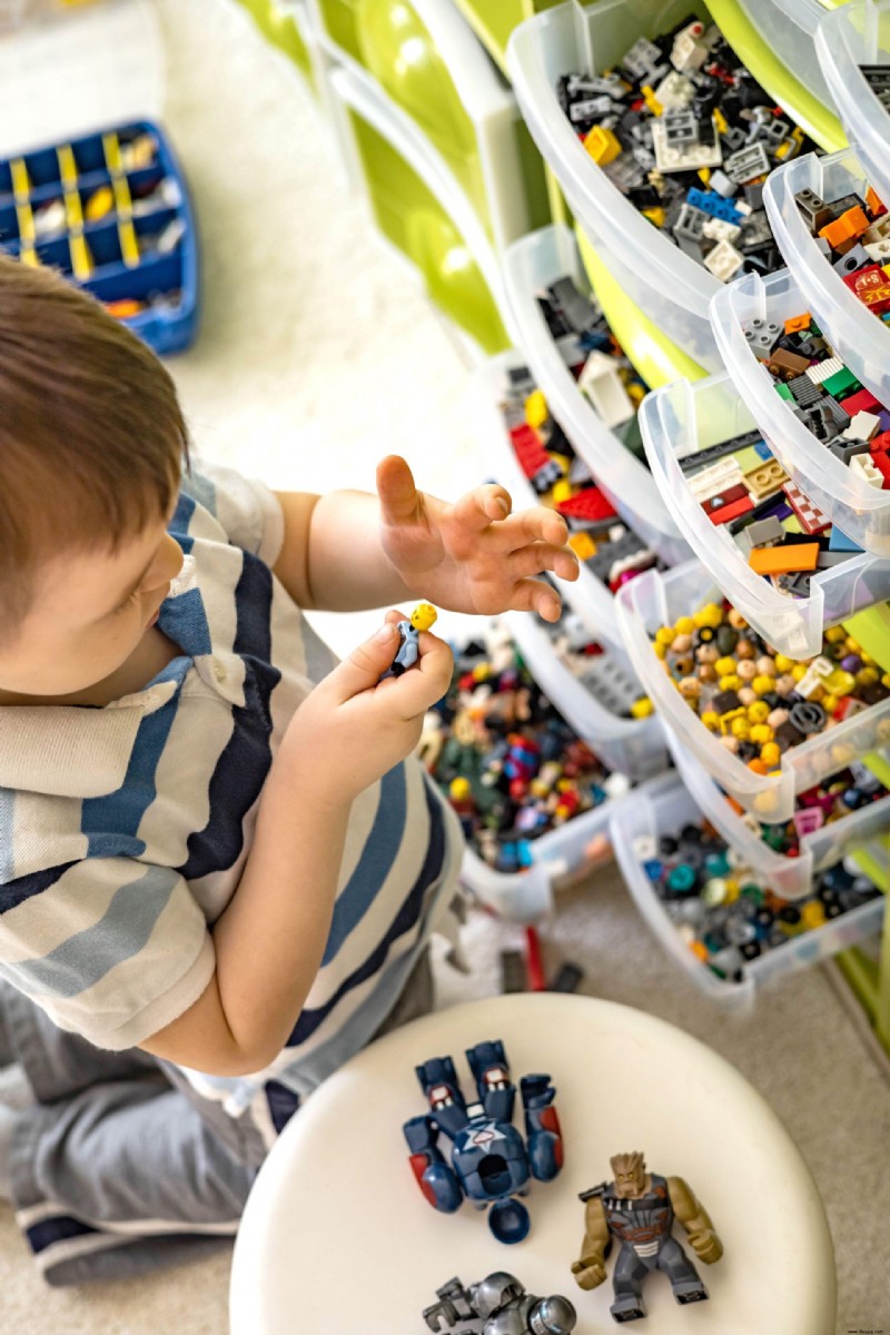 Aufbewahrungsideen für das Spielzimmer – 10 kinderfreundliche Möglichkeiten, die Kontrolle zu behalten 