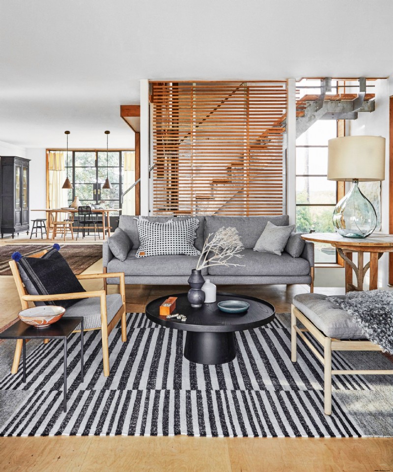 So stylen Sie ein graues Sofa – für eine neutrale Basis mit endlosen Dekorationsmöglichkeiten 