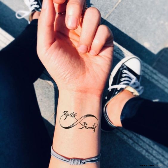 Die 10 besten Ideen, Designs und Symbole für Familientattoos