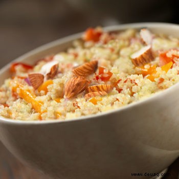 Rezept:Quinoa mit Tomaten, Mangos und gerösteten Mandeln