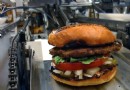 Fast(er)food:Roboter kann 400 Burger pro Stunde machen