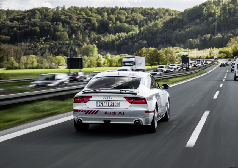 Wie Audi die Fragen auf Leben und Tod fahrerloser Autos beantworten wird