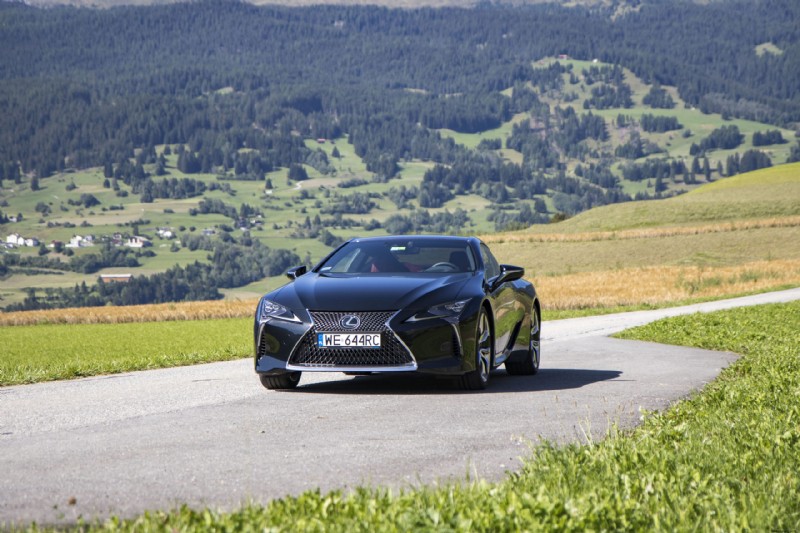 Lexus LC500 Bewertung:GT-Auto-Veredelung verschmolzen mit einem donnernden V8 