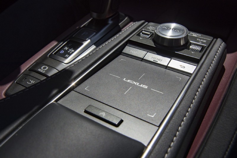 Lexus LC500 Bewertung:GT-Auto-Veredelung verschmolzen mit einem donnernden V8 