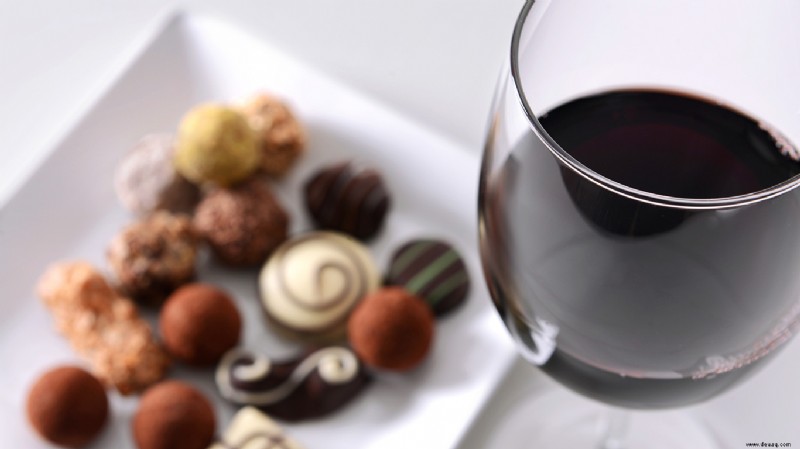 Rotwein und dunkle Schokolade könnten Hinweise auf ewige Jugend enthalten