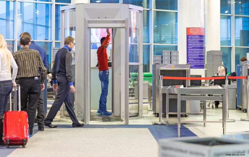 Britische Flughäfen testen KI-Systeme, die Ihnen helfen sollen, schneller durch die Sicherheitskontrolle zu kommen