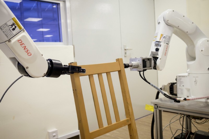 Beobachten Sie:Dieser Roboter kann IKEA-Möbel in weniger als 10 Minuten ohne menschliche Hilfe bauen