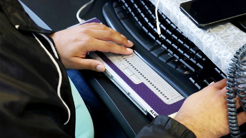 Apple, Microsoft und Google bündeln ihre Kräfte, um einen universellen Standard für Braillezeilen zu schaffen 