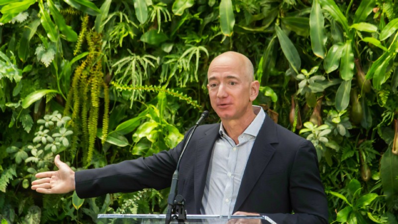 Wer ist Jeff Bezos? Was Sie über den Mann hinter Amazon wissen müssen