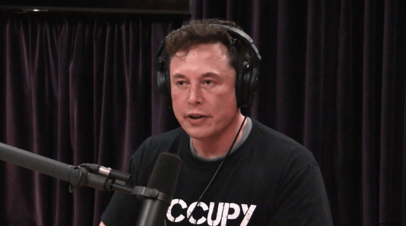 Elon Musk warnt davor, dass KI „außerhalb der menschlichen Kontrolle“ liegt
