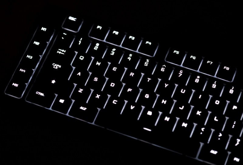 So stellen Sie eine hintergrundbeleuchtete Tastatur auf „Immer an“ ein 